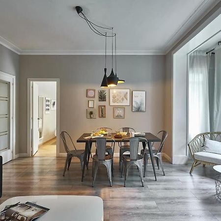Magnificent 4 Bedroom Apartment In Eixample Barcelona Buitenkant foto
