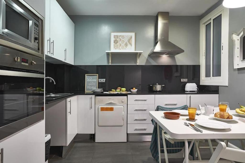 Magnificent 4 Bedroom Apartment In Eixample Barcelona Buitenkant foto