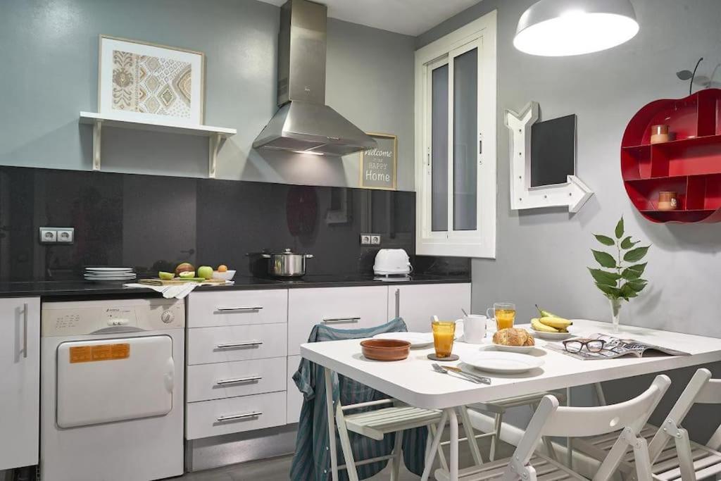 Magnificent 4 Bedroom Apartment In Eixample Barcelona Buitenkant foto