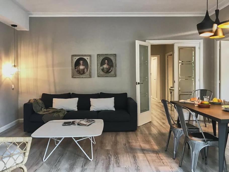 Magnificent 4 Bedroom Apartment In Eixample Barcelona Buitenkant foto